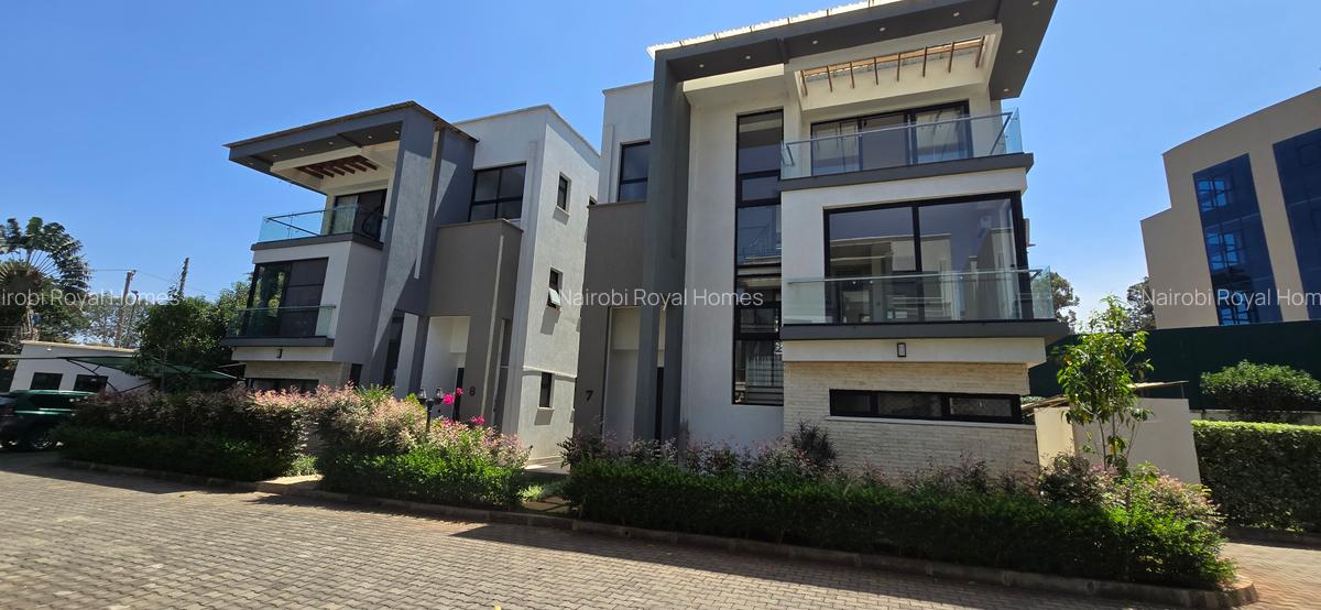 5 Bed Townhouse with En Suite at Lavington Green - 3