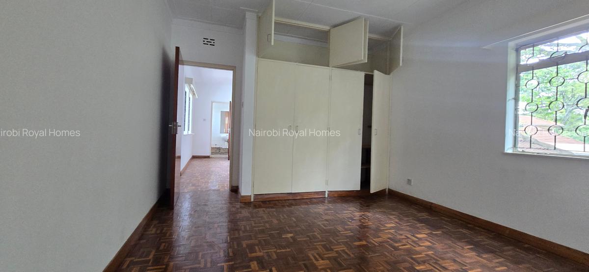 5 Bed Townhouse with En Suite at Lavington Green - 17