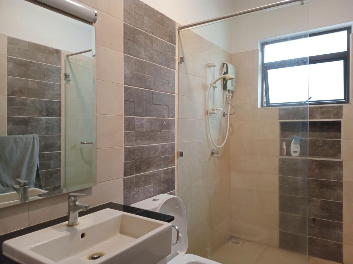 3 Bed Apartment with En Suite in General Mathenge - 14