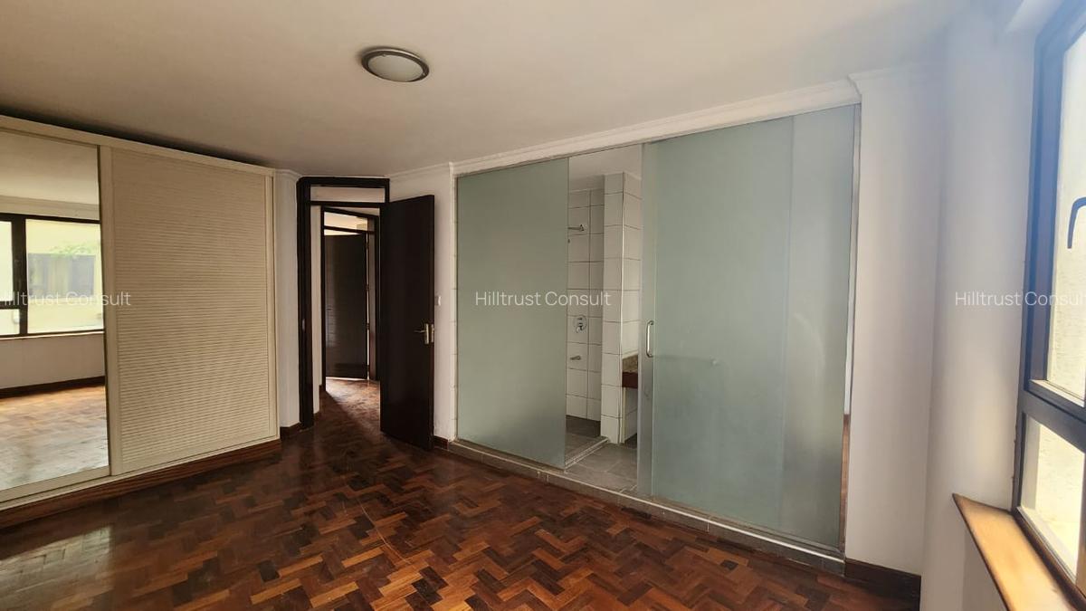 3 Bed Apartment with En Suite in Riverside - 2