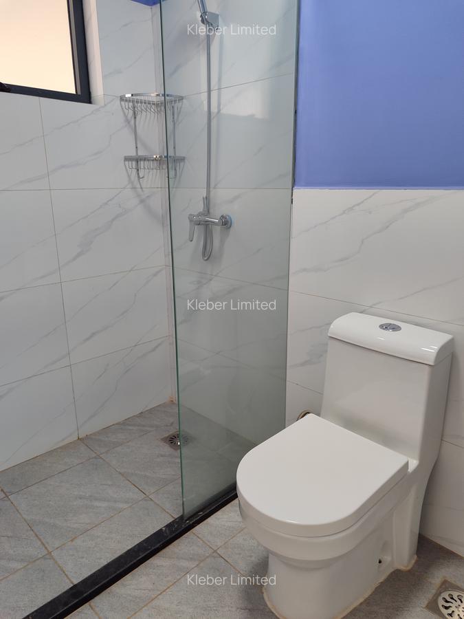 Serviced Studio Apartment with En Suite at Wanyee Road - 6