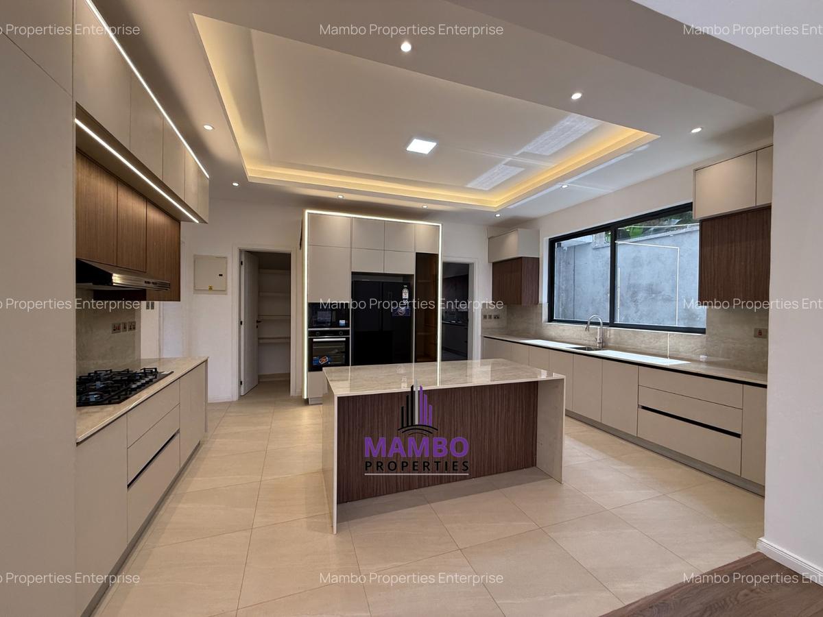 5 Bed Townhouse with En Suite at Lavington - 4