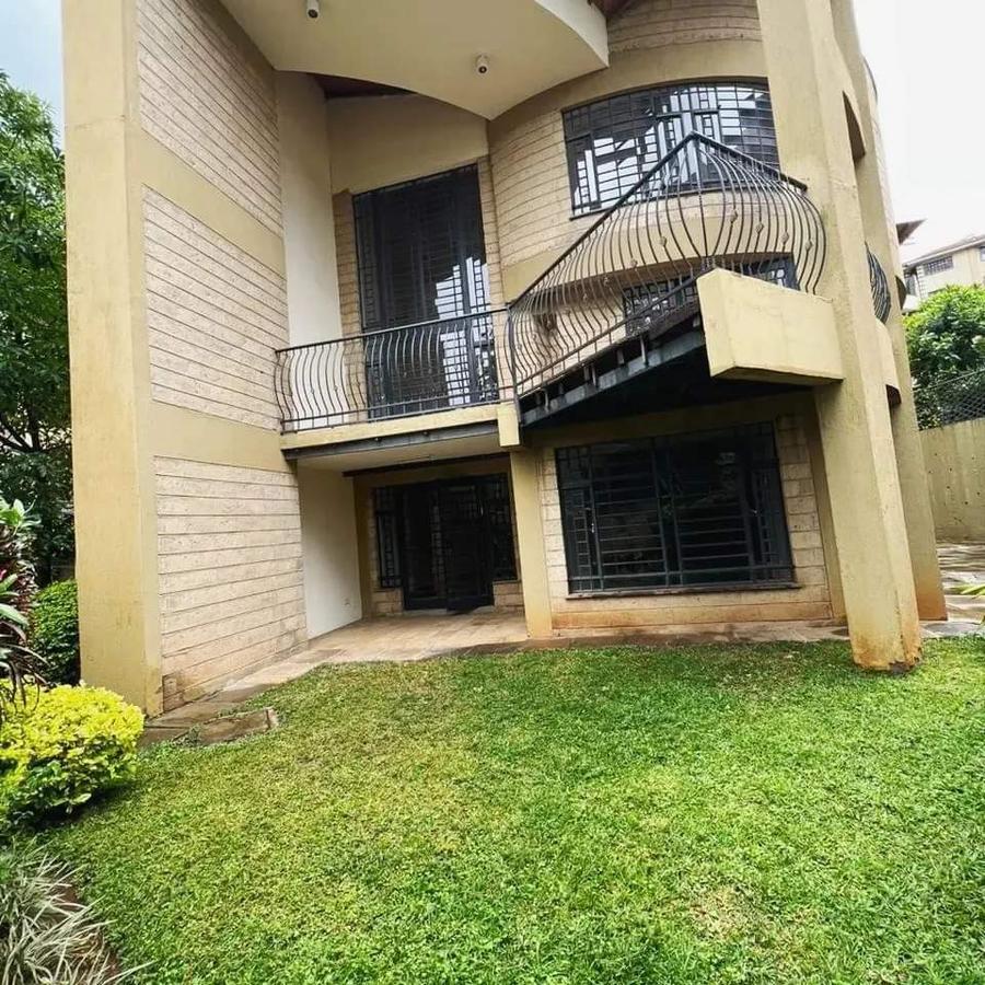 4 Bed House with En Suite at Lavington - 14