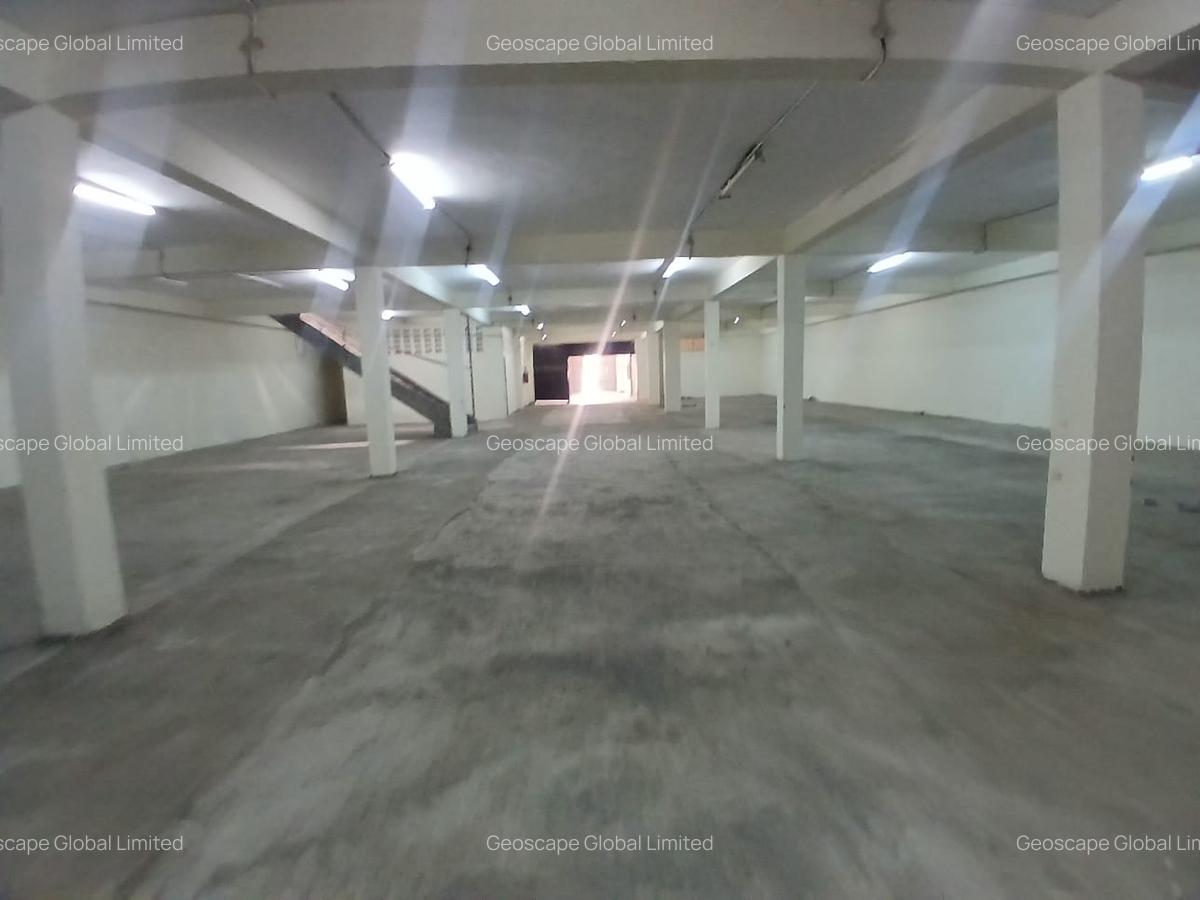 45,000 ft² Warehouse with Lift in Industrial Area - 4