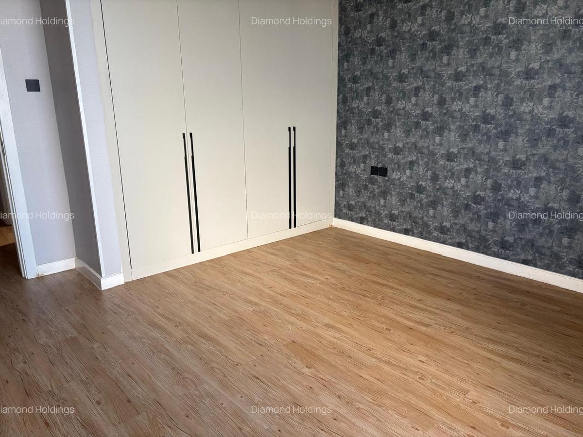 3 Bed Apartment with En Suite at Brookside - 11