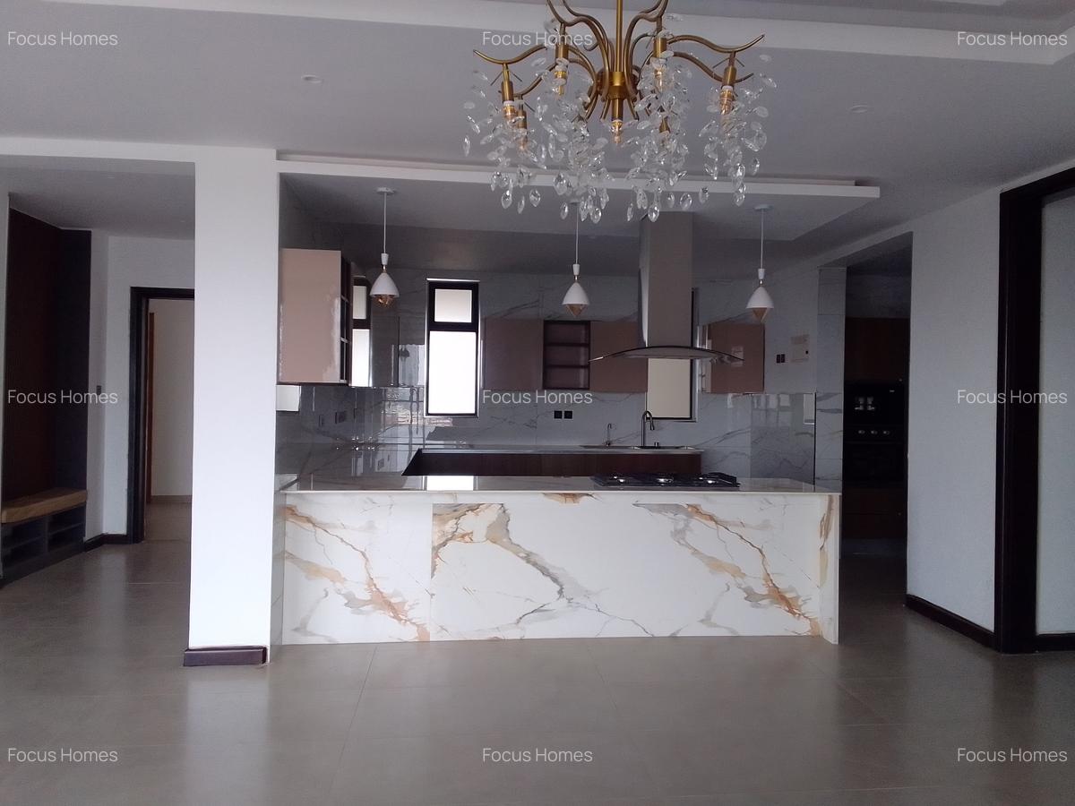 3 Bed Apartment with En Suite in Riverside - 15