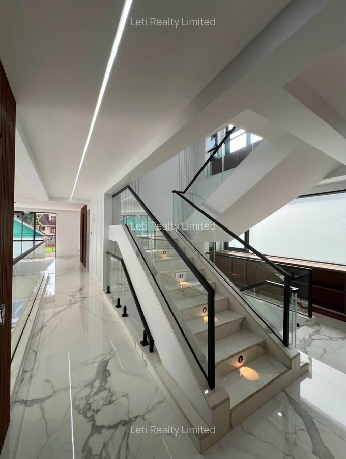 6 Bed Townhouse with En Suite in Lavington - 3