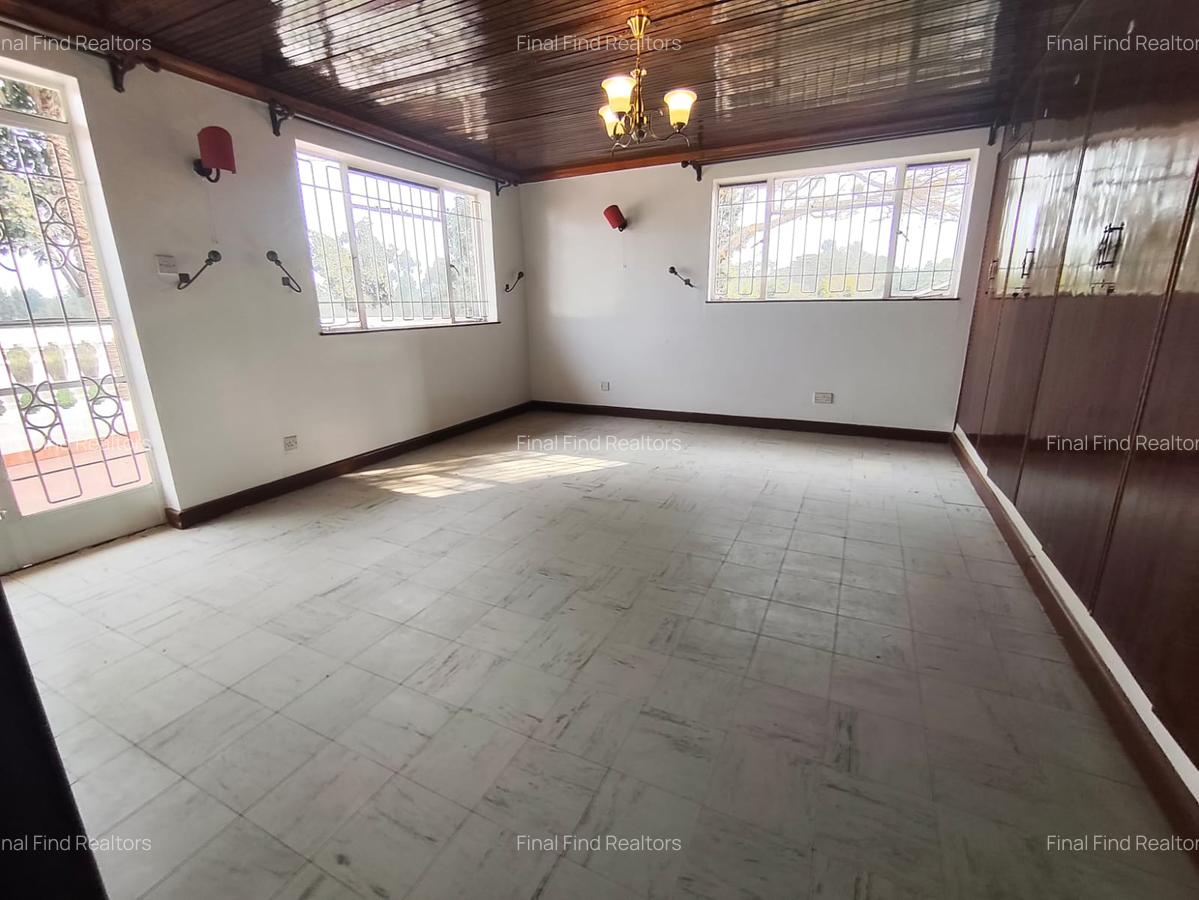 6 Bed House with En Suite in Garden Estate - 19