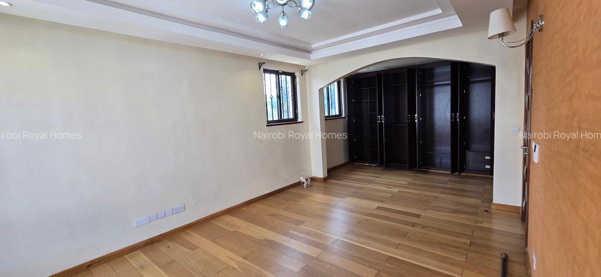 5 Bed Townhouse with En Suite at Lavington Green - 14