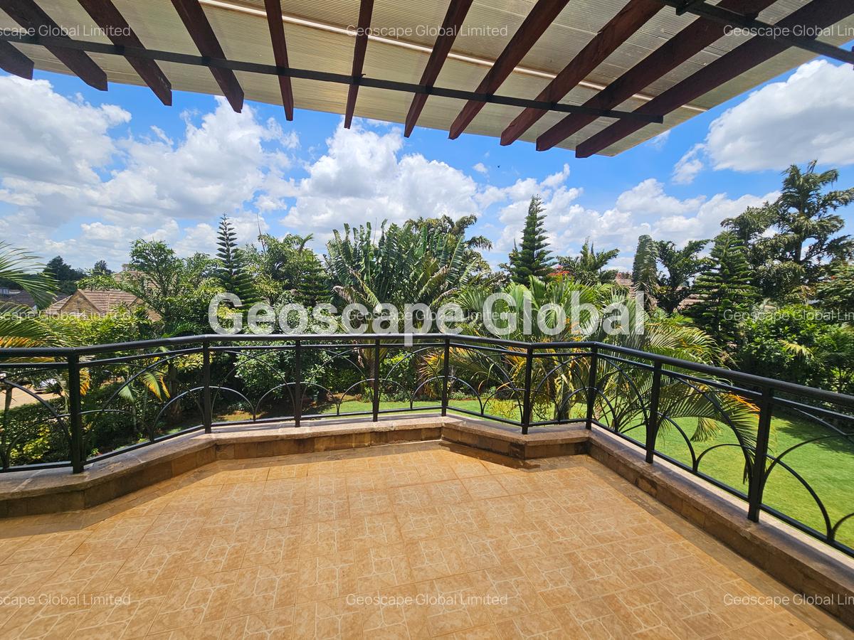5 Bed House with En Suite in Runda - 1