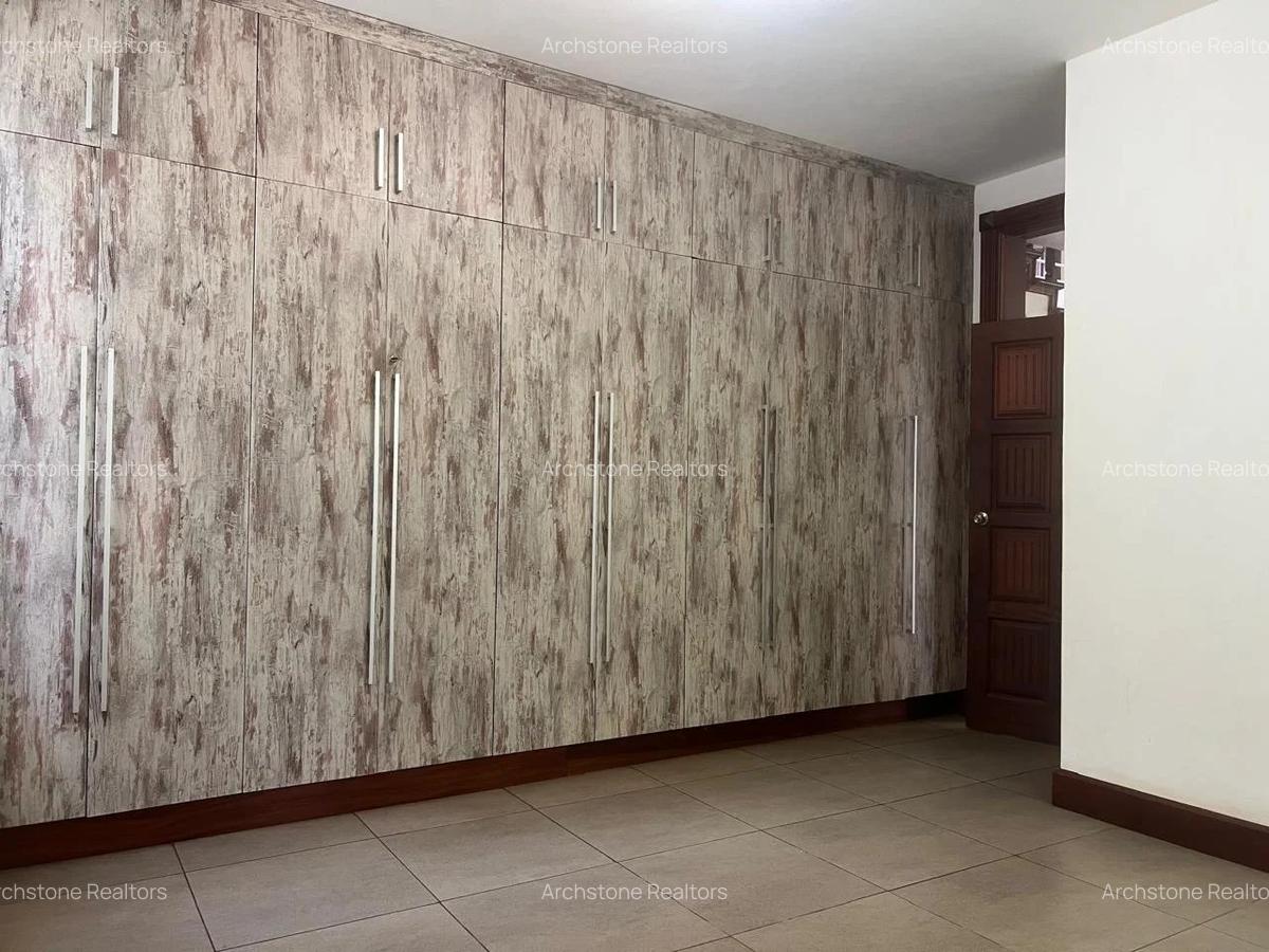 5 Bed Townhouse with En Suite in Rosslyn - 7