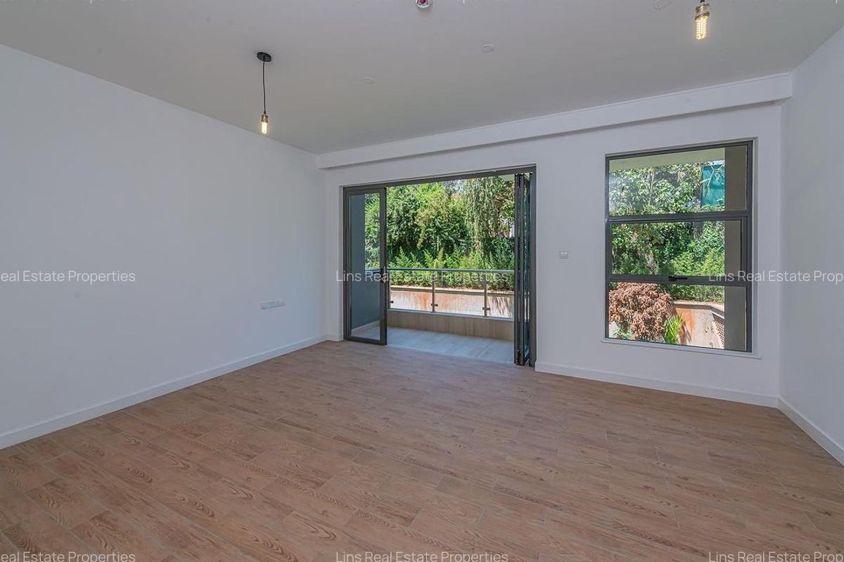 4 Bed Apartment with En Suite in Rosslyn - 6