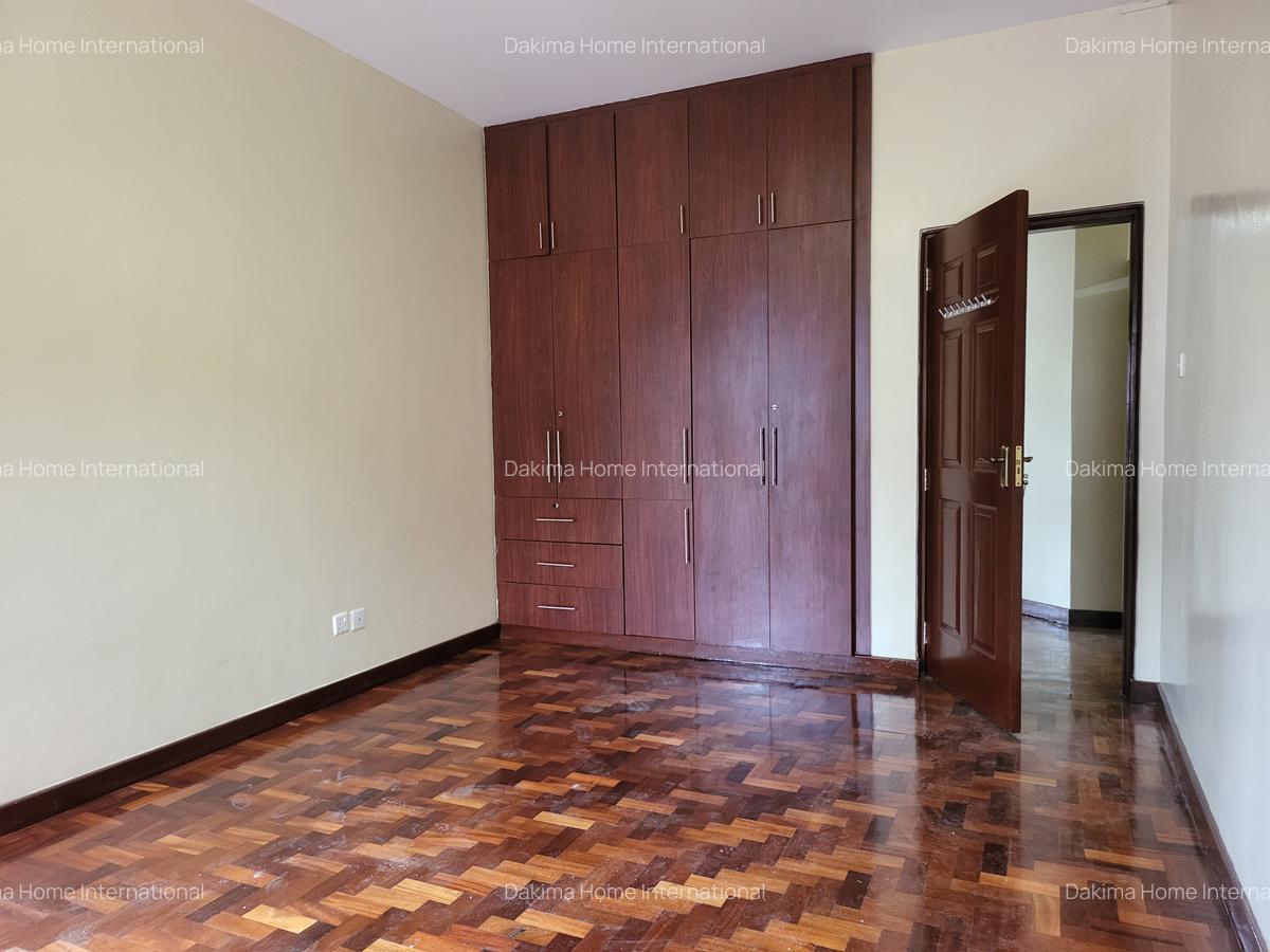 4 Bed Apartment with En Suite in General Mathenge - 14