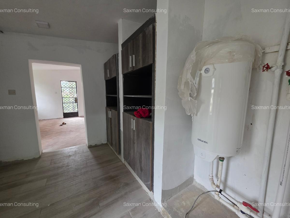 4 Bed House with En Suite in Lavington - 20