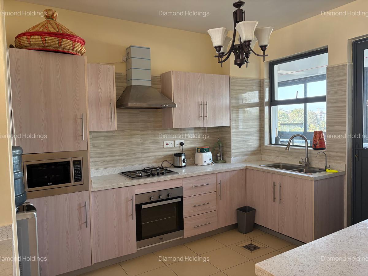 3 Bed Apartment with En Suite in Brookside - 4