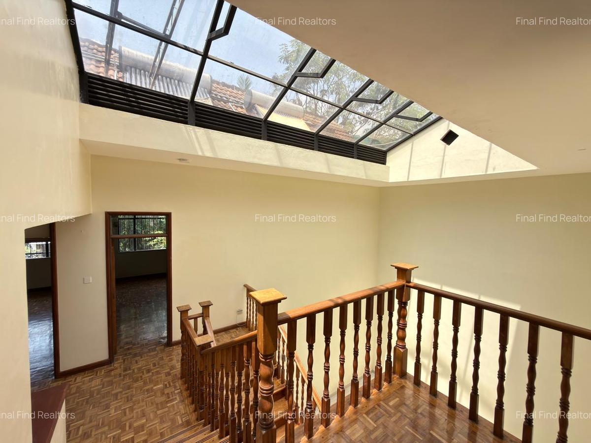 5 Bed Townhouse with En Suite in Brookside - 5