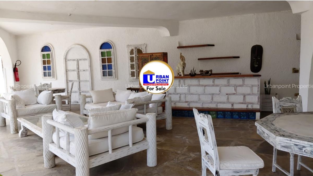 8 Bed House with En Suite in Watamu - 9