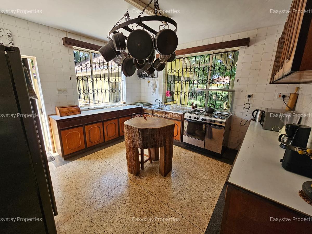 4 Bed House with En Suite in Nyari - 12