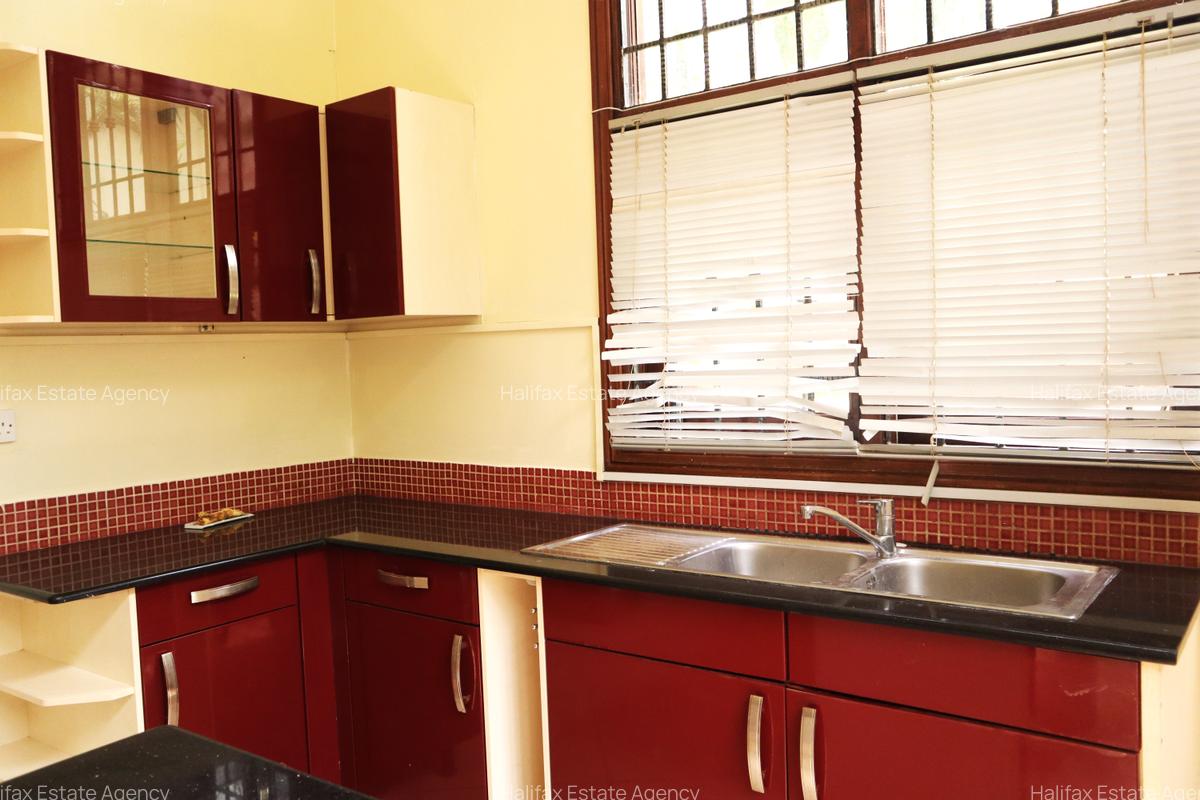 4 Bed Townhouse with En Suite - 5