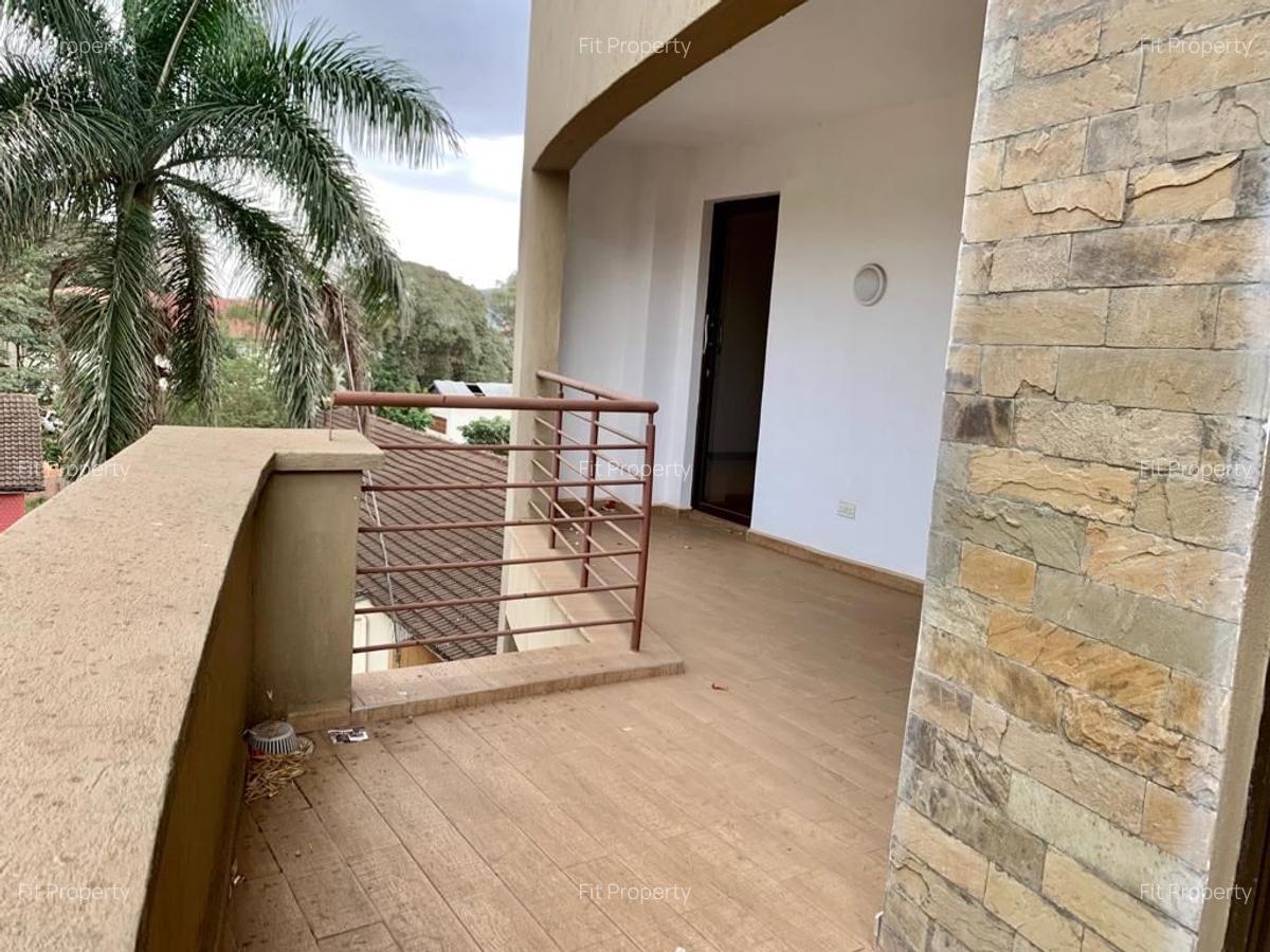 3 Bed Apartment with En Suite in Parklands - 9