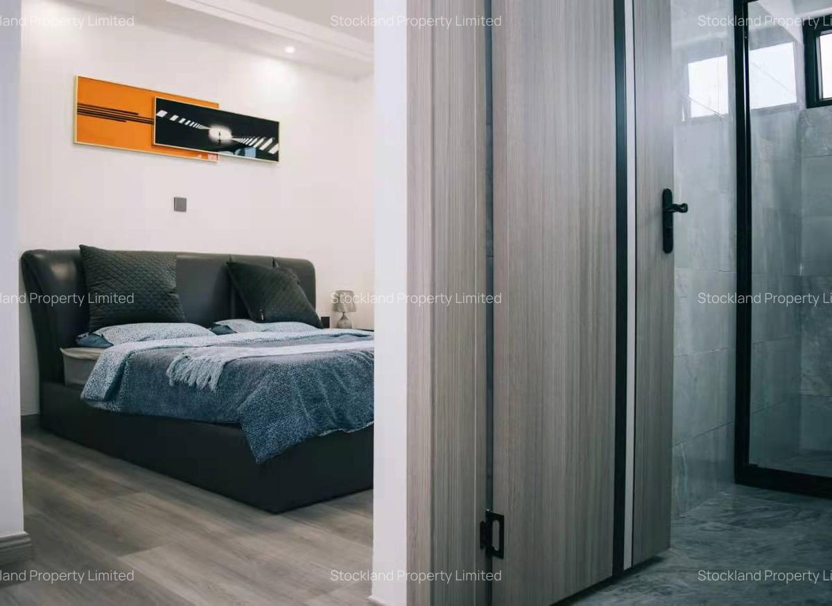 3 Bed Apartment with En Suite in Lavington - 5
