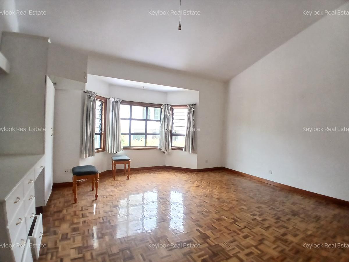 2 Bed Townhouse with En Suite at Off Mandera Road - 4