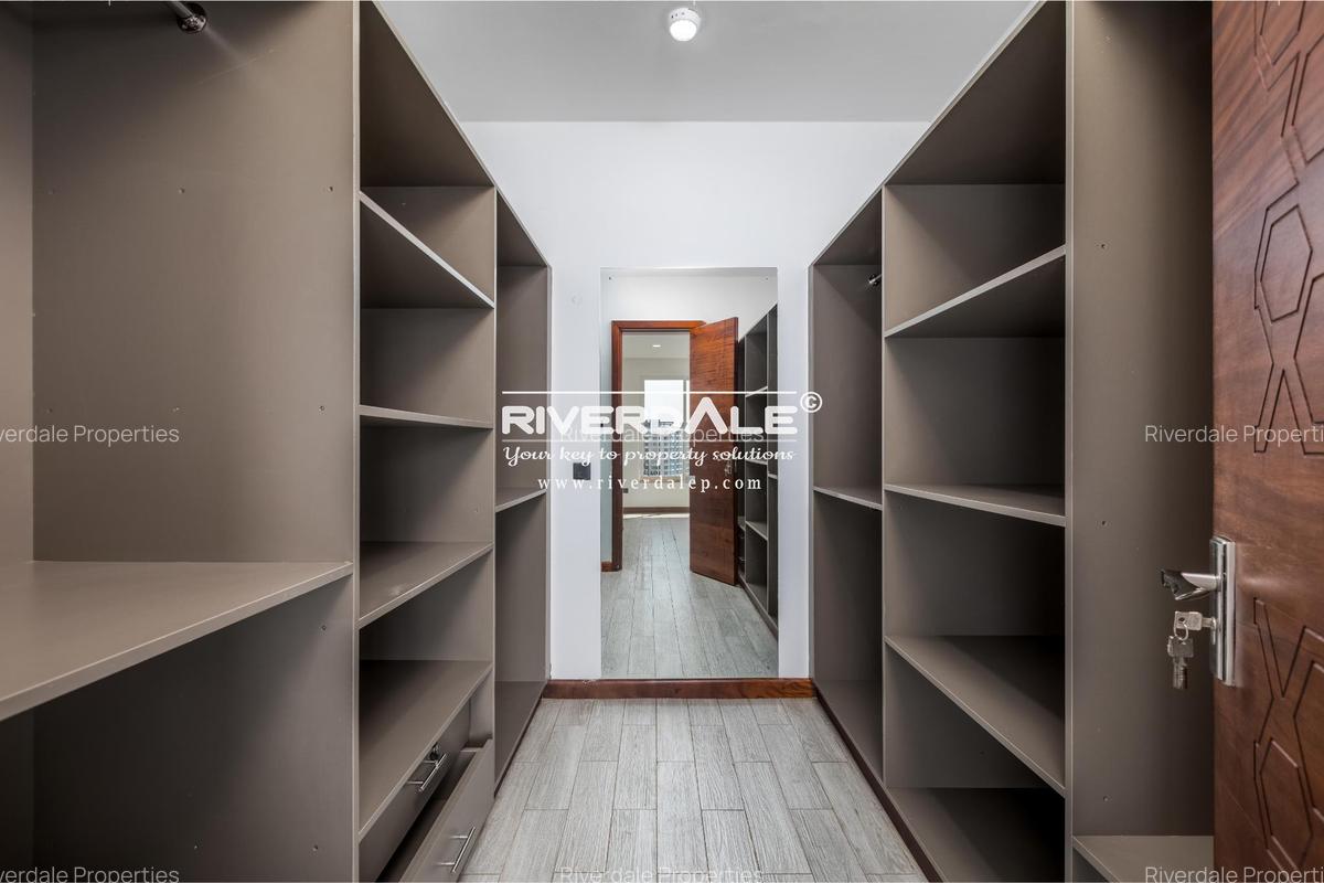 5 Bed Apartment with En Suite in General Mathenge - 7