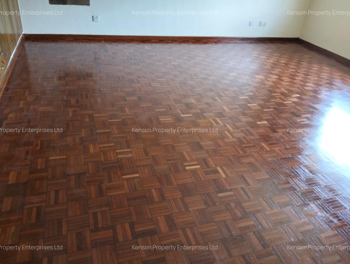 5 Bed Townhouse with En Suite in Lavington - 18