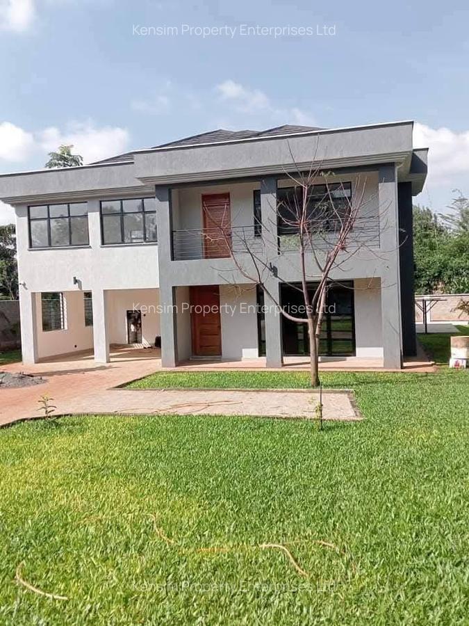 4 Bed Townhouse with En Suite in Ridgeways - 2