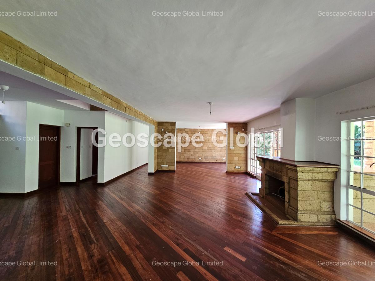 5 Bed House with En Suite in Rosslyn - 5