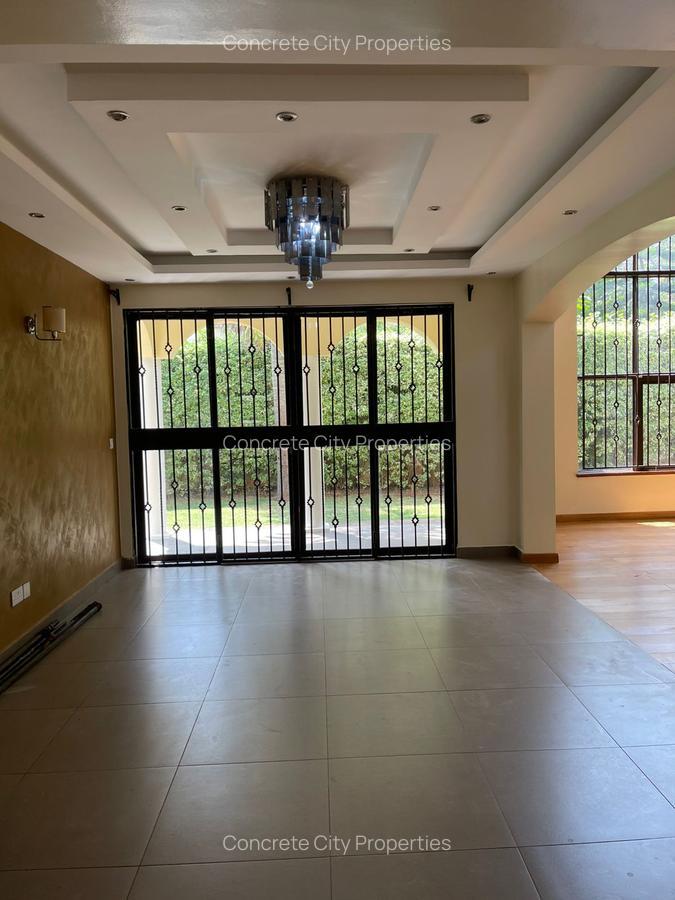 5 Bed Townhouse with Garden in Lavington - 6