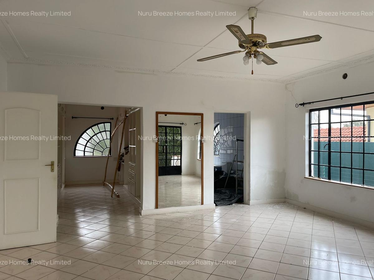 5 Bed House with En Suite in Runda - 16