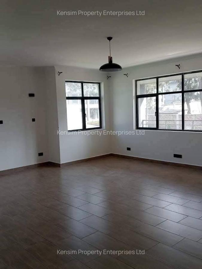 4 Bed Townhouse with En Suite in Ridgeways - 4