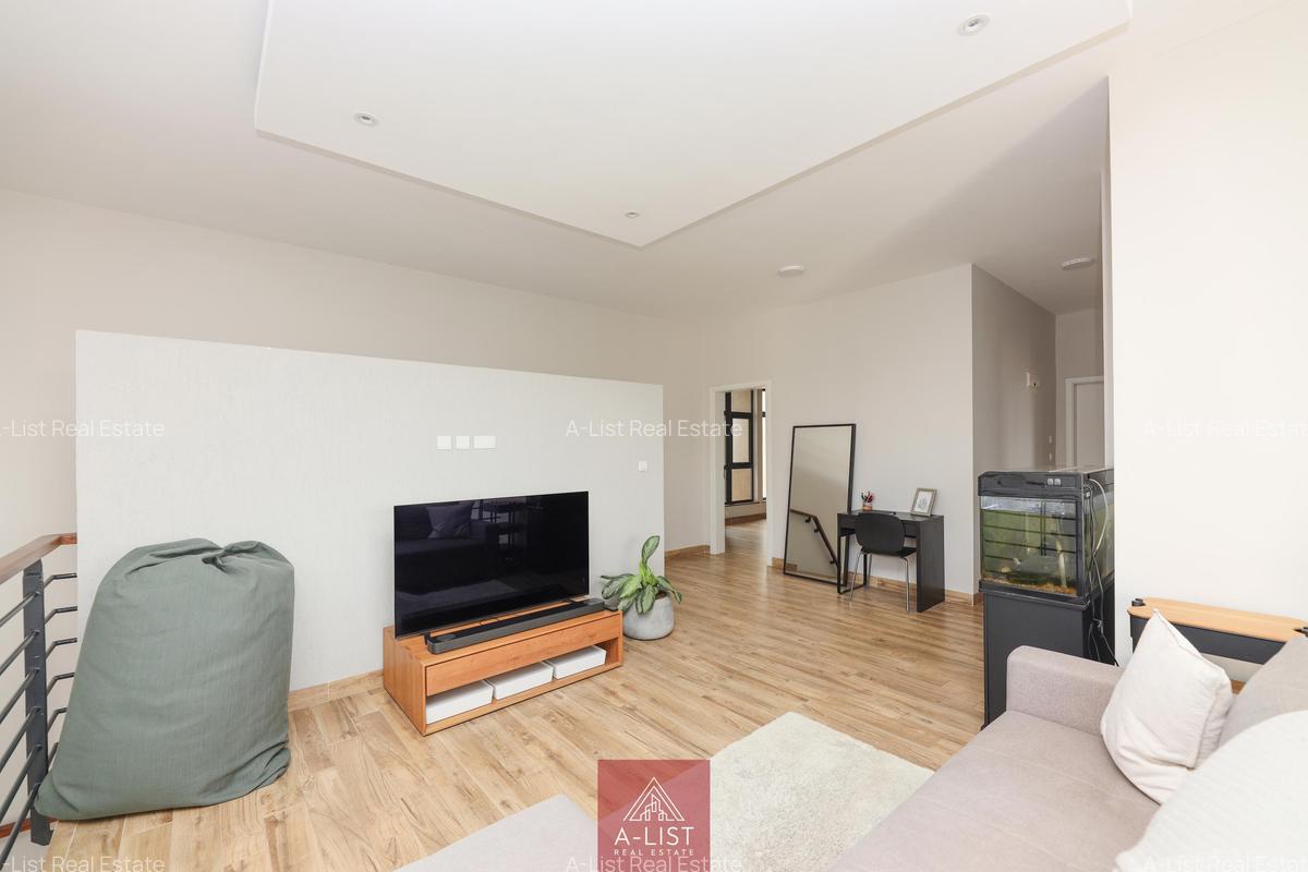 4 Bed Apartment with En Suite at Riverside Drive - 11