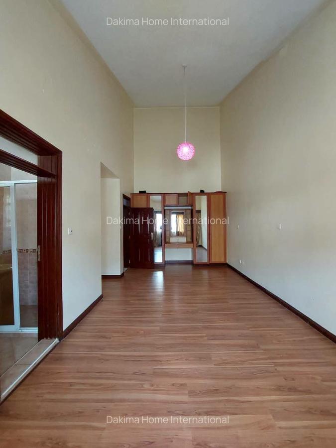 4 Bed Townhouse with En Suite in Brookside - 12