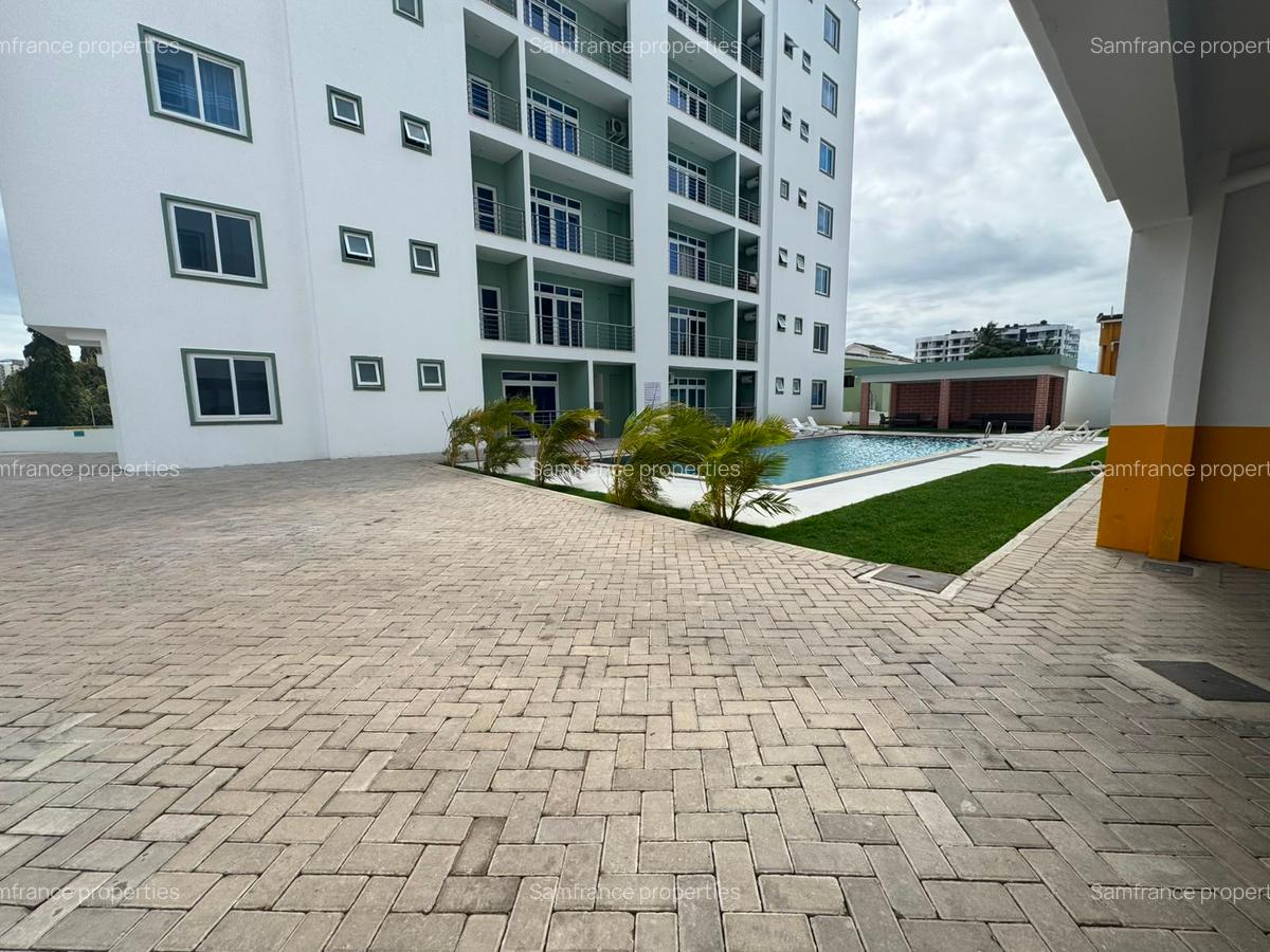 Serviced 2 Bed Apartment with En Suite at Links Road - 2