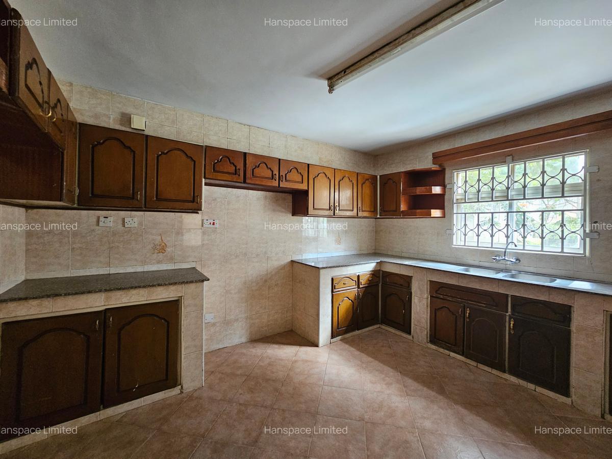 5 Bed Villa with En Suite in Lavington - 4