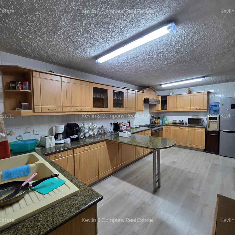 4 Bed Townhouse with En Suite in Lavington - 9