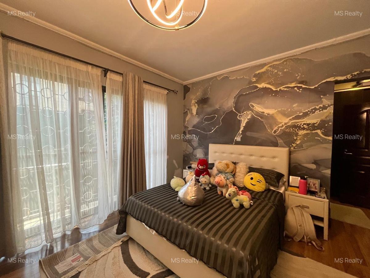 4 Bed Townhouse with En Suite in Brookside - 1
