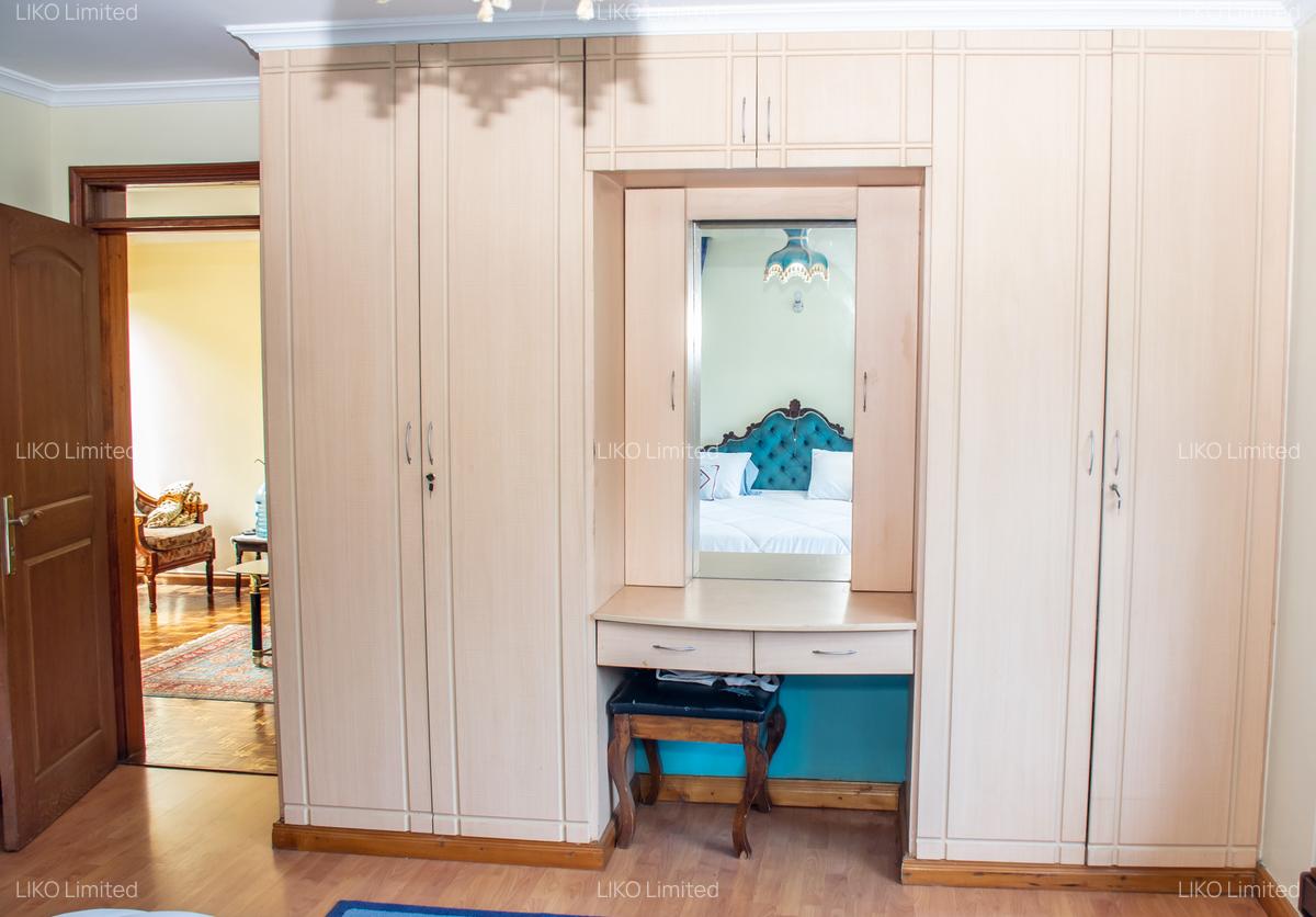 4 Bed Villa with En Suite in Lavington - 2