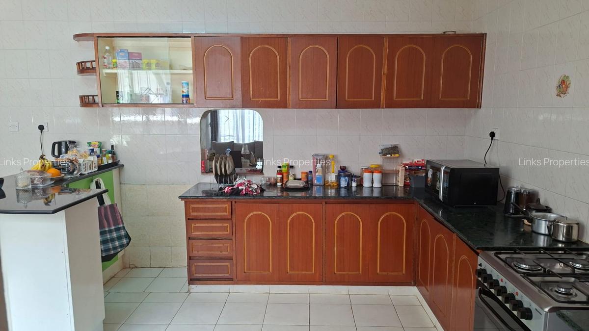 4 Bed Townhouse with En Suite at Lavington - 15