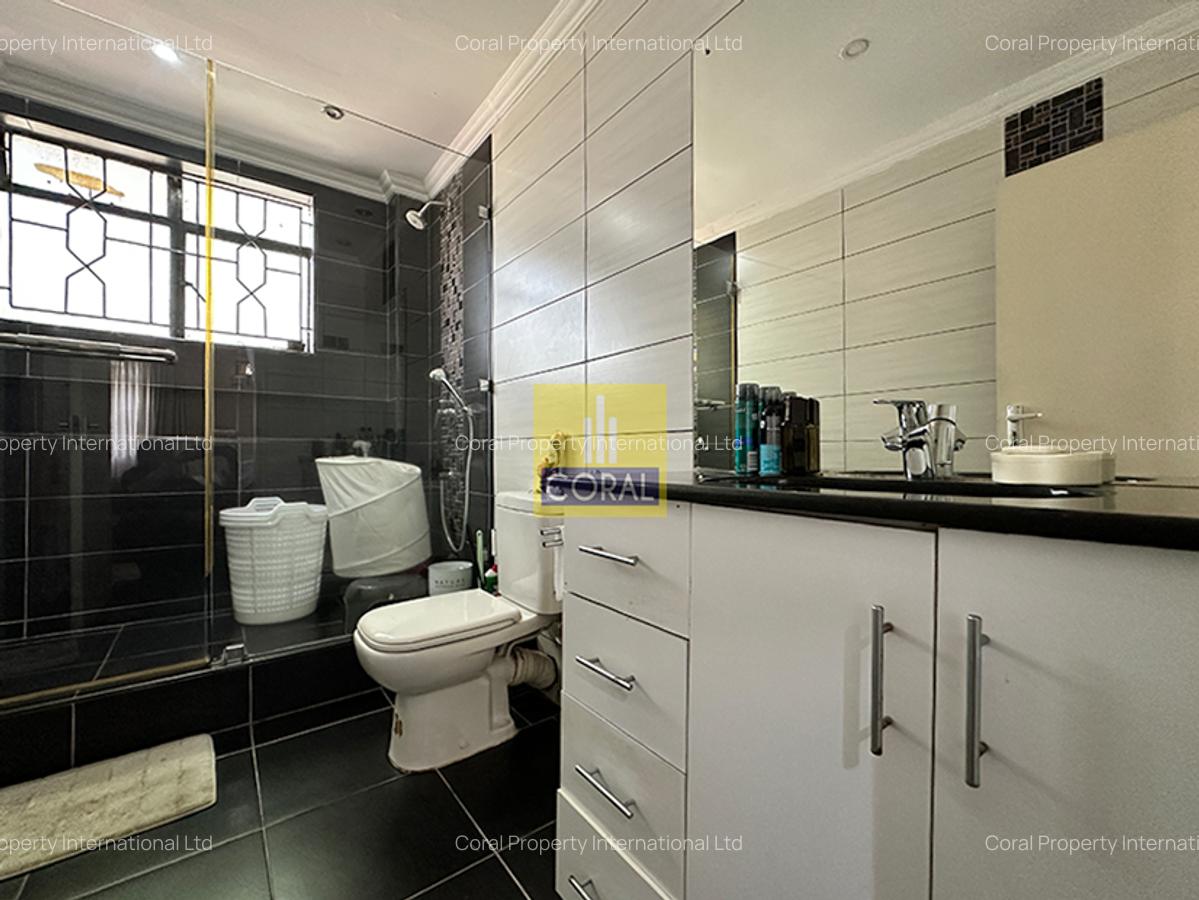 4 Bed Apartment in Riverside - 11