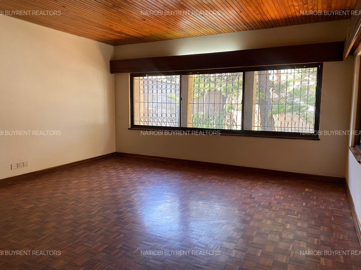 5 Bed Townhouse with En Suite in Westlands Area - 7