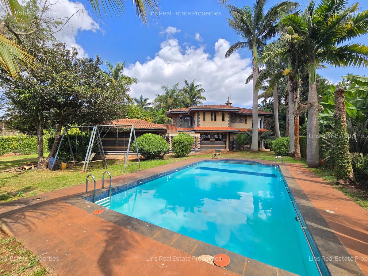 5 Bed House with En Suite in Runda - 1
