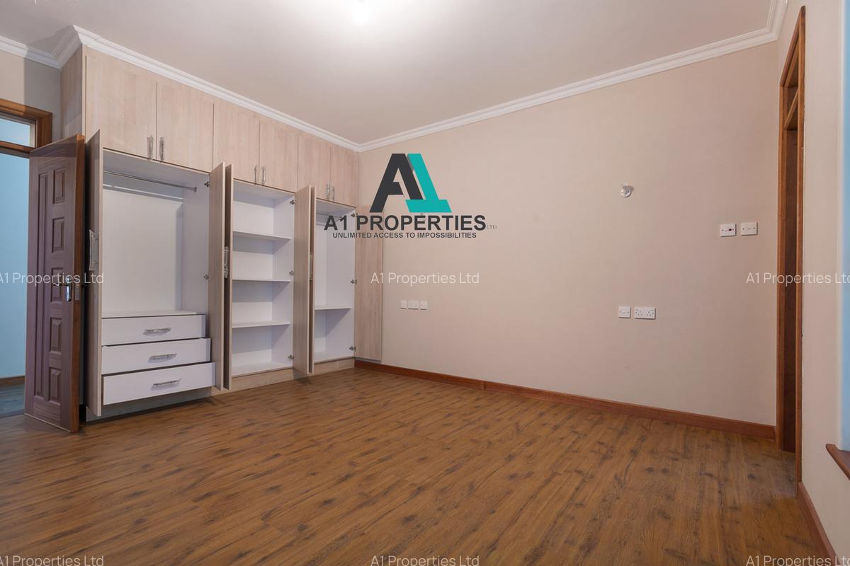 3 Bed Apartment with En Suite in Riverside - 13