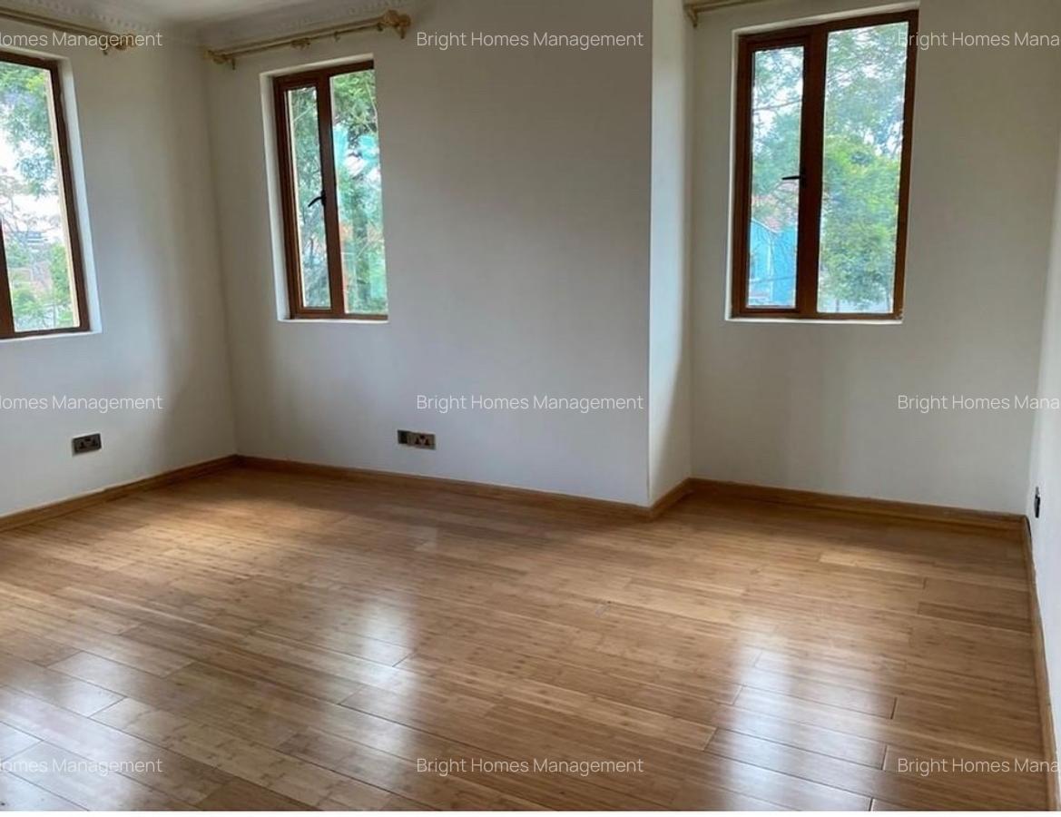 5 Bed Townhouse with En Suite in Lavington - 7