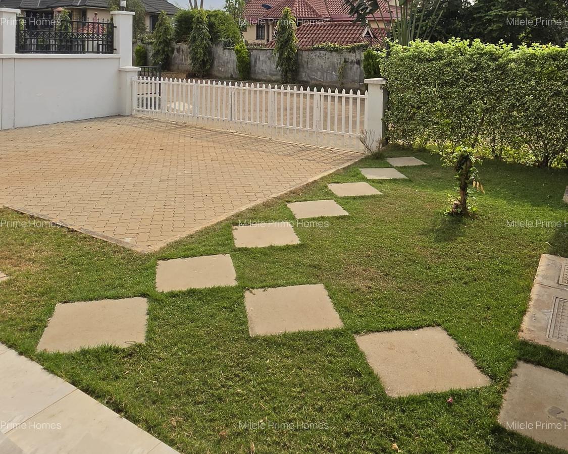 4 Bed Villa with En Suite at Runda Close - 16
