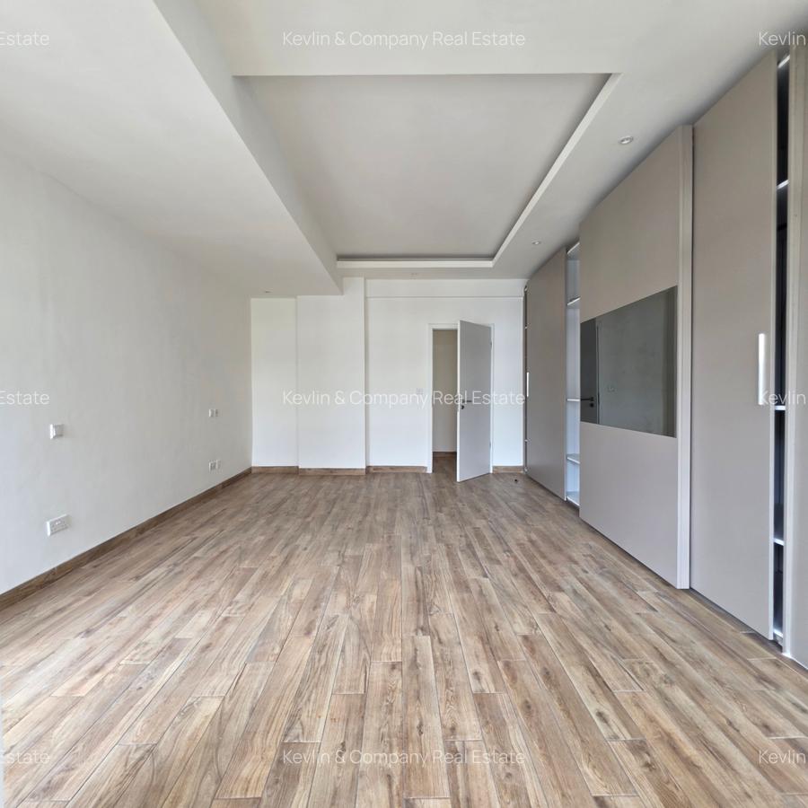 4 Bed Apartment with En Suite in Riverside - 17