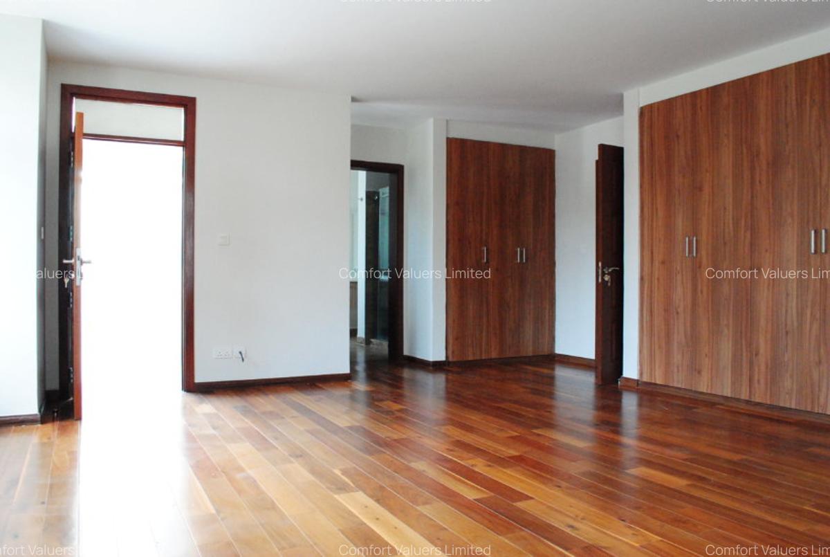 5 Bed Townhouse with En Suite at Lavington Green - 17