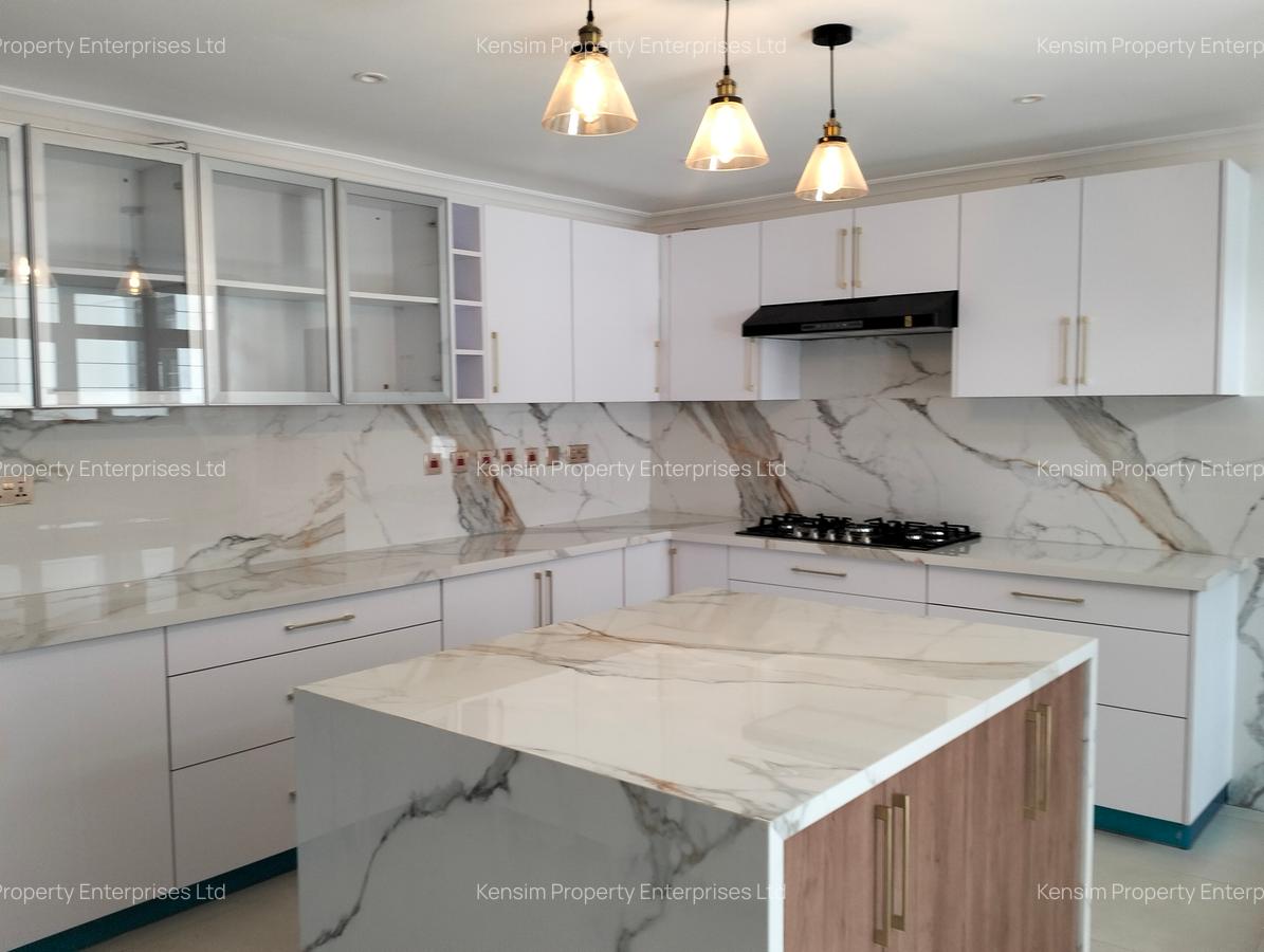 7 Bed House with En Suite in Runda - 6